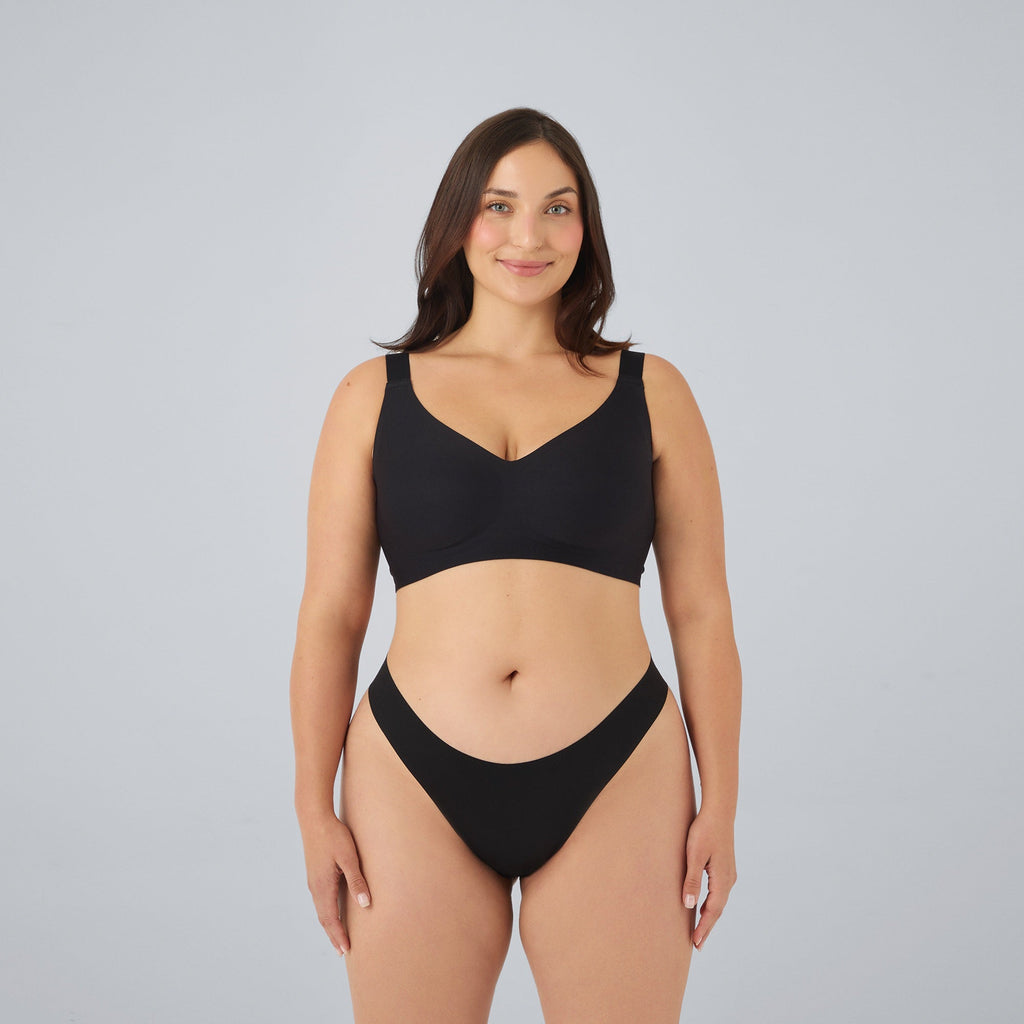 Soutien-gorge Confort Plus NAVEA, coloris noir — porté, de face