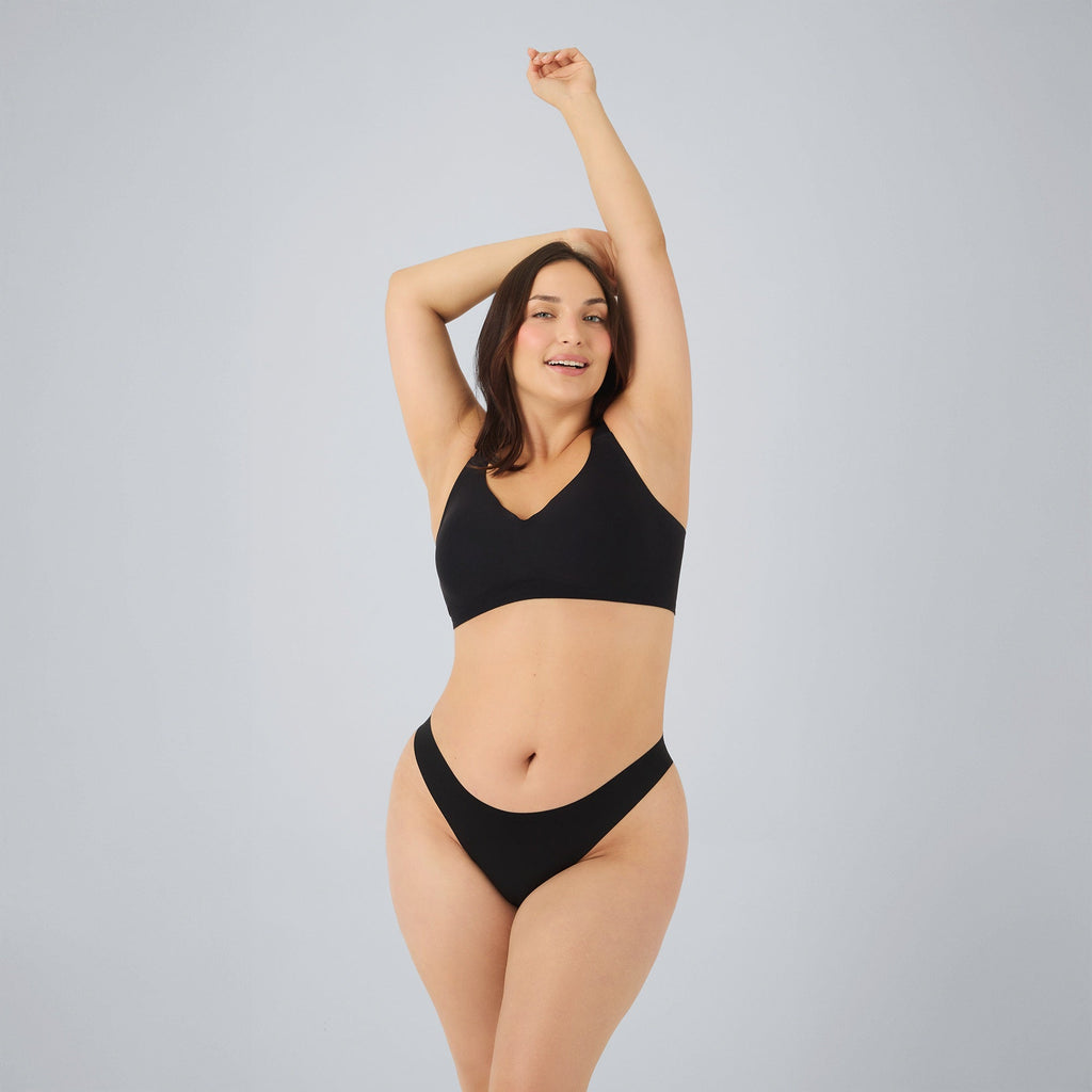 Soutien-gorge Confort Plus NAVEA, coloris noir — porté, de face