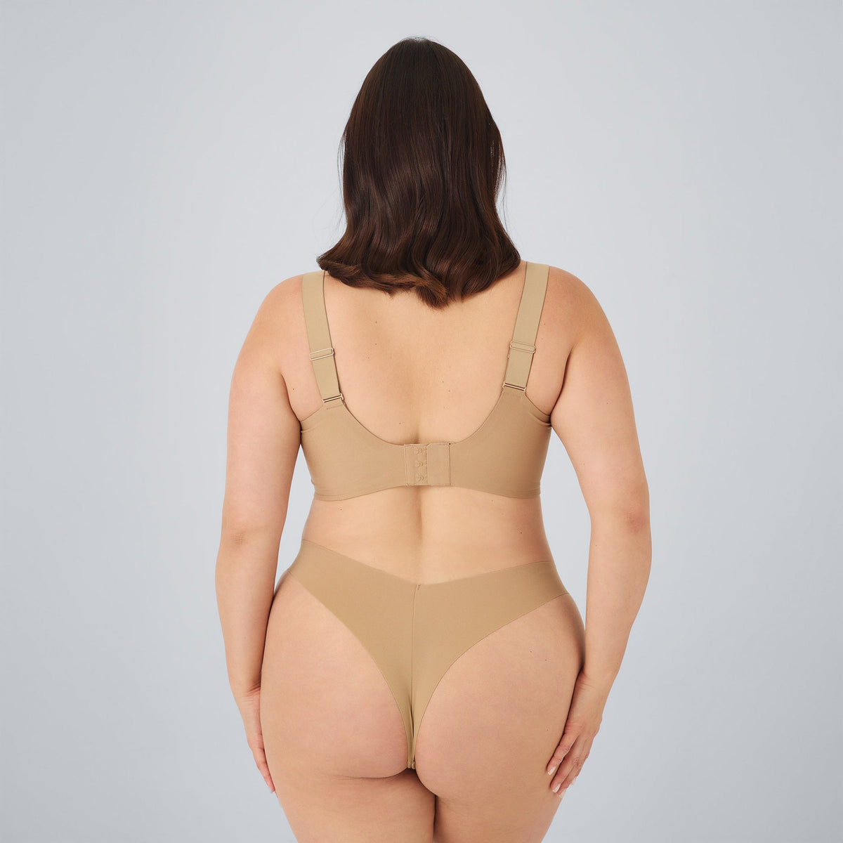 Soutien-gorge Confort Plus NAVEA, coloris beige — vu de dos, porté