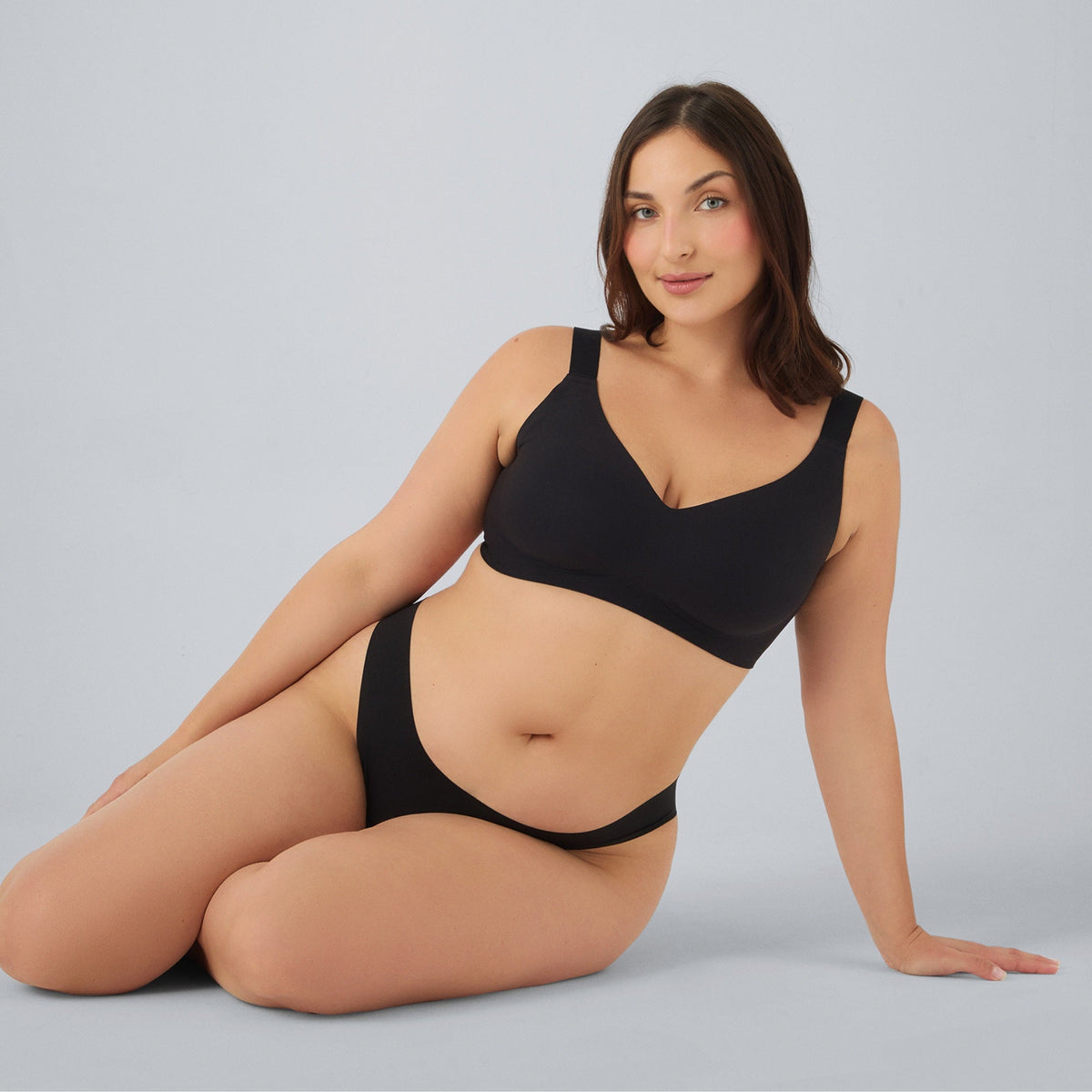 Soutien-gorge Confort Plus NAVEA, coloris noir — à plat
