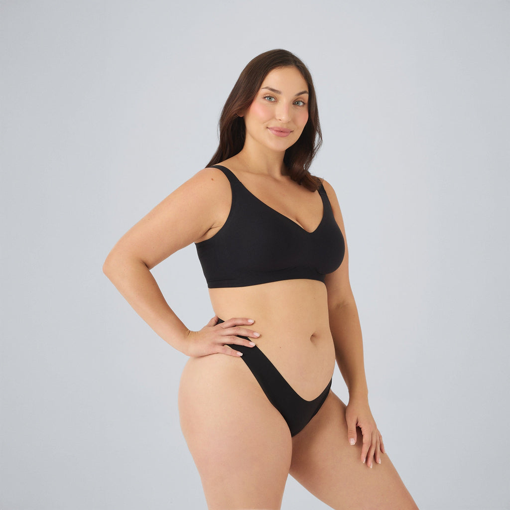 Soutien-gorge Confort Plus NAVEA, coloris noir — porté, de face